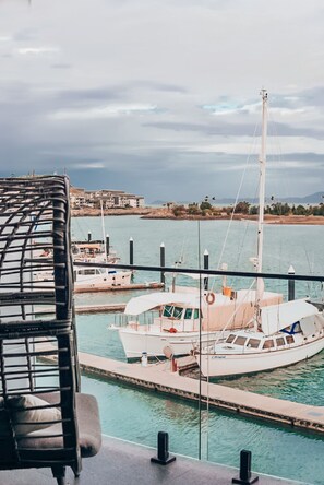 Marina - Dacha on Maggie No#1 OPULENT AND LUXURIOUS (Nelly Bay)