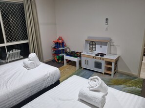 3 bedrooms, in-room safe, desk, iron/ironing board