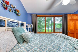 5 bedrooms, iron/ironing board, free WiFi, bed sheets