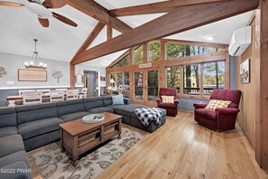 Smart TV, fireplace, stereo - Cozy Lakefront Home Steps to Pool, Close to Lake & Skiing and All Fun Amenities (Lake Ariel)