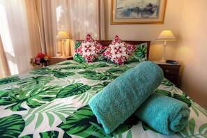 2 bedrooms, in-room safe, desk, iron/ironing board - Modern efficiently-designed Two-Bedroom Apartment Meningie (Meningie)