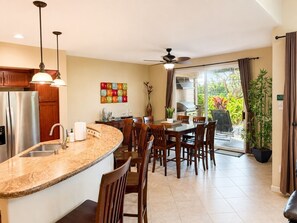 Dining - 8 Seat Minivan | Hilton Pass | BBQ | Sleeps 8 | M4 (Waikoloa Village)