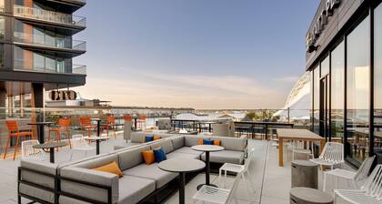 Hyatt Place Boston Seaport District