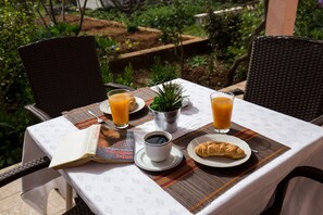 Apartment (Two Bedroom Apartment) | Terrace/patio