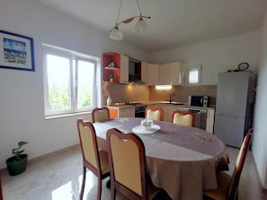 Apartment (Two Bedroom Apartment) | Esszimmer