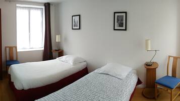 2 Schlafzimmer, BĂŒgeleisen/BĂŒgelbrett, kostenloses WLAN, BettwĂ€sche