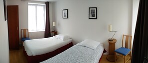 2 bedrooms, iron/ironing board, free WiFi, bed sheets - Near Senlis, whole house with 2 bedrooms, between Asterix and Disneyland, 4p. (Baron)