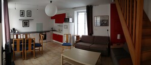 TV, DVD player, stereo - Near Senlis, whole house with 2 bedrooms, between Asterix and Disneyland, 4p. (Baron)