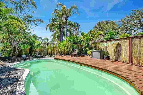 Outdoor pool - Pool, Pet Friendly, Free Wi-Fi @ Seahorse House (Port Macquarie)