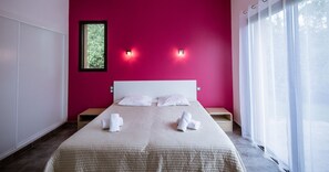 4 bedrooms, in-room safe, iron/ironing board, WiFi