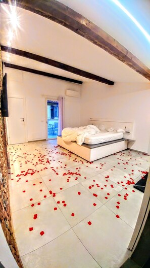 2 عدّة غرف نوم ومكواة/لوح كي وواي فاي مجانًا وملاءات أسرّة