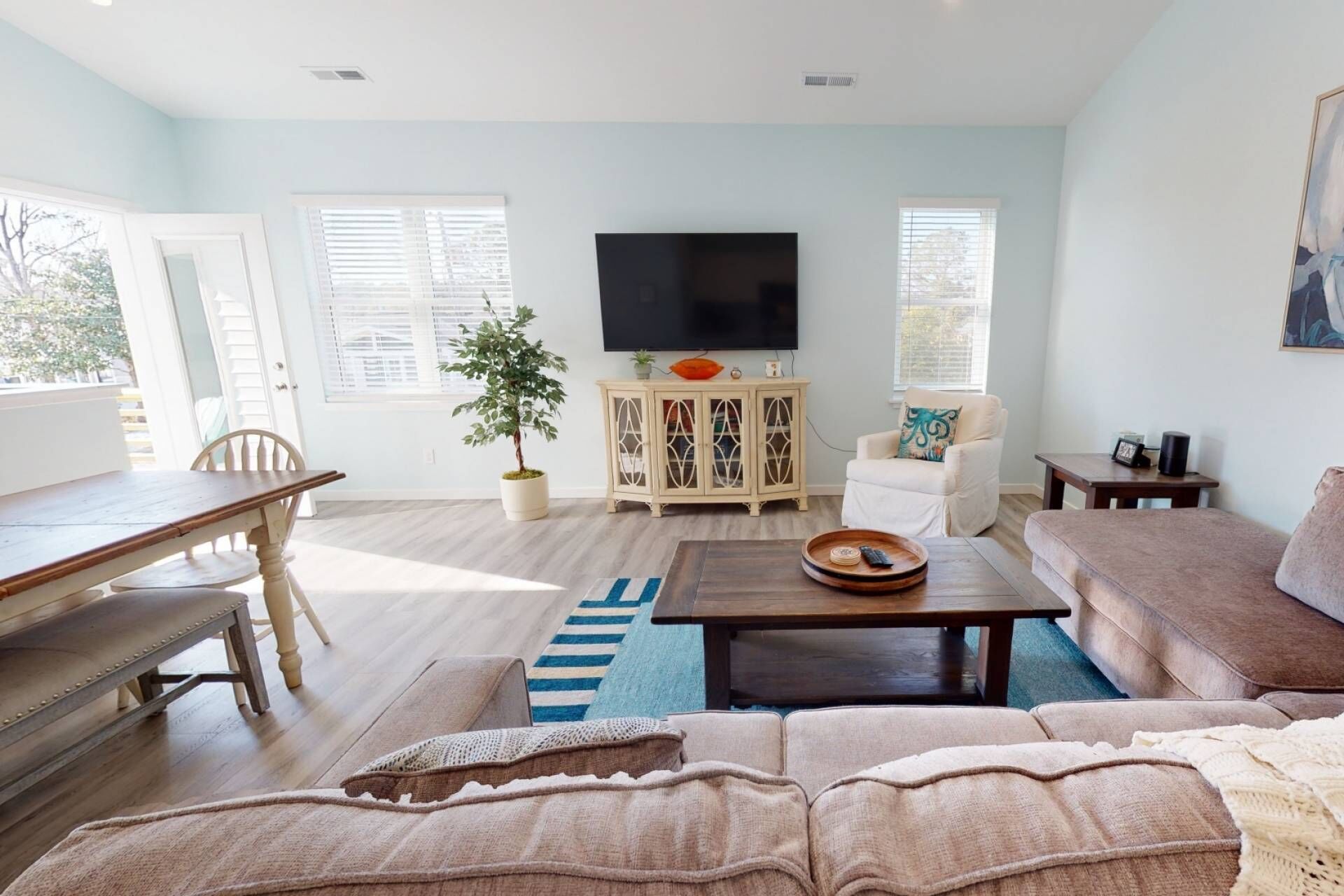 Sully's By the Sea - Stylish Dog Friendly Townhome w/Deck Near Beach, CB Lake, Greenway + Park