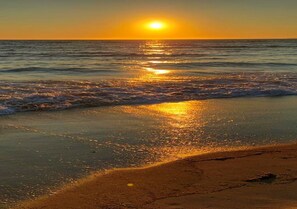 Una spiaggia nelle vicinanze