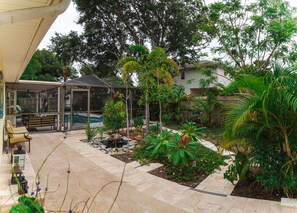 Terrace/patio - Casa Tropicál - Heated saltwater pool, near beach (Crystal Beach)