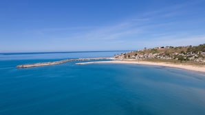 A coastal town with a beach, a pier, and buildings on a hillside. - 3 bedroom awesome home in Menfi (Menfi)