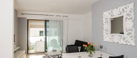Lägenhet (One Bedroom Apartment) | Interiör