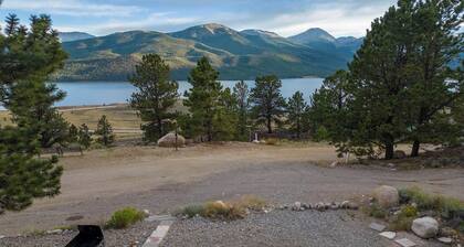The Bear Den | Lake + Alpine Lookouts | Fast Wifi