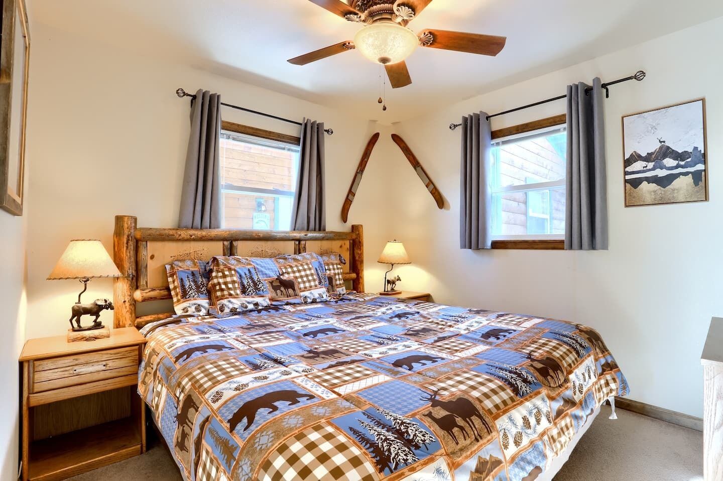 2 slaapkamers, een strijkplank/strijkijzer, reisbedje, gratis wifi