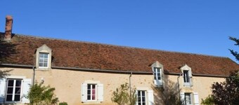 **Spacious Gîte Near Argenton-sur-Creuse: 2 Houses, Garden, Parking, Family-Friendly**
