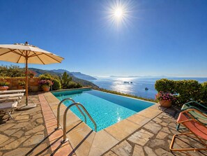 Outdoor pool - Sea View Villa with Infinity Pool and Stunning Panoramic Views (Massa Lubrense, Sant'Agata sui due Golfi (NA))