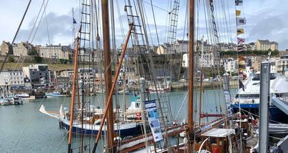 Granite farmhouse between sea and bocage