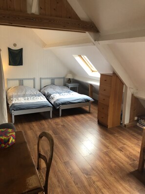 2 Schlafzimmer, Schreibtisch, Bügeleisen/Bügelbrett, kostenloses WLAN