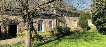 Granite farmhouse between sea and bocage