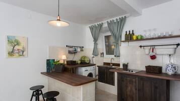 Apartment (Comfort Two-Bedroom Apartment) | Private kitchen | Fridge