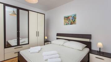 Apartment (Comfort Two-Bedroom Apartment) | 2 bedrooms, cribs/infant beds, travel crib