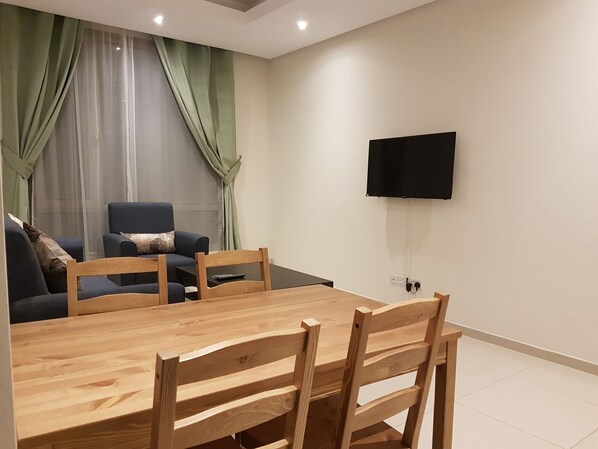 Apartment, 2 Bedrooms | In-room dining