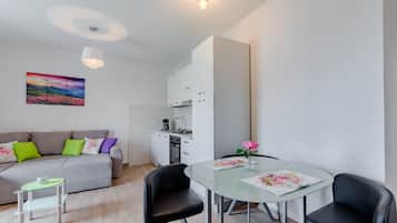 Apartament (One Bedroom Apartment) | Menjador