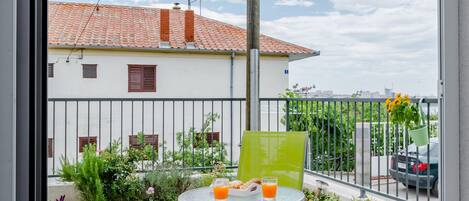 Apartment (One Bedroom Apartment) | Terrace/patio