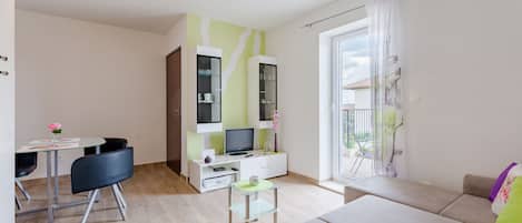 Appartement (One Bedroom Apartment) | Interieur