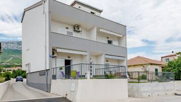 Apartment (One Bedroom Apartment) | Exterior