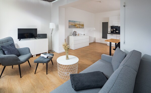 Apartment 2 | Wohnbereich | Flachbildfernseher