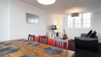 Apartment | Living area | Flat-screen TV