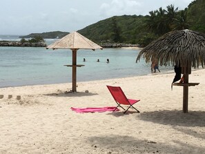 On the beach - Studio/loggia on the first floor of a comfortable villa. In a magnificent park. (Saint-François)