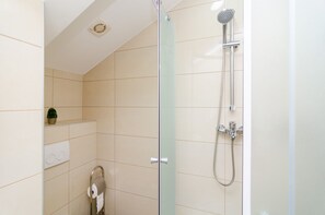 Apartment (Standard Two Bedroom Apartment) | Bathroom - Apartments Donita (Dubrovacko Primorje)