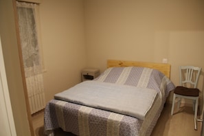 3 bedrooms, bed sheets