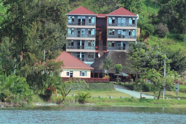 Overlooking a serene body of water, this hotel offers stunning views from its hillside location.