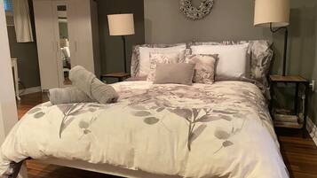 1 bedroom, desk, iron/ironing board, WiFi