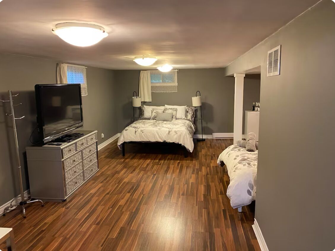 1 bedroom, desk, iron/ironing board, WiFi