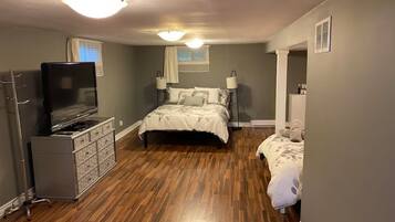 1 bedroom, desk, iron/ironing board, WiFi