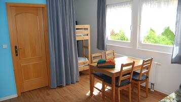 2 chambres, lit parapluie, Wi-Fi gratuit, draps fournis