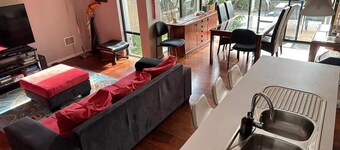 Modern Melville Plaza Townhouse close to Swan River and Port beach.
