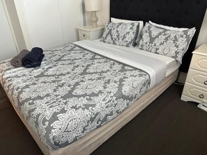 3 chambres, bureau, fer et planche à repasser, Wi-Fi gratuit