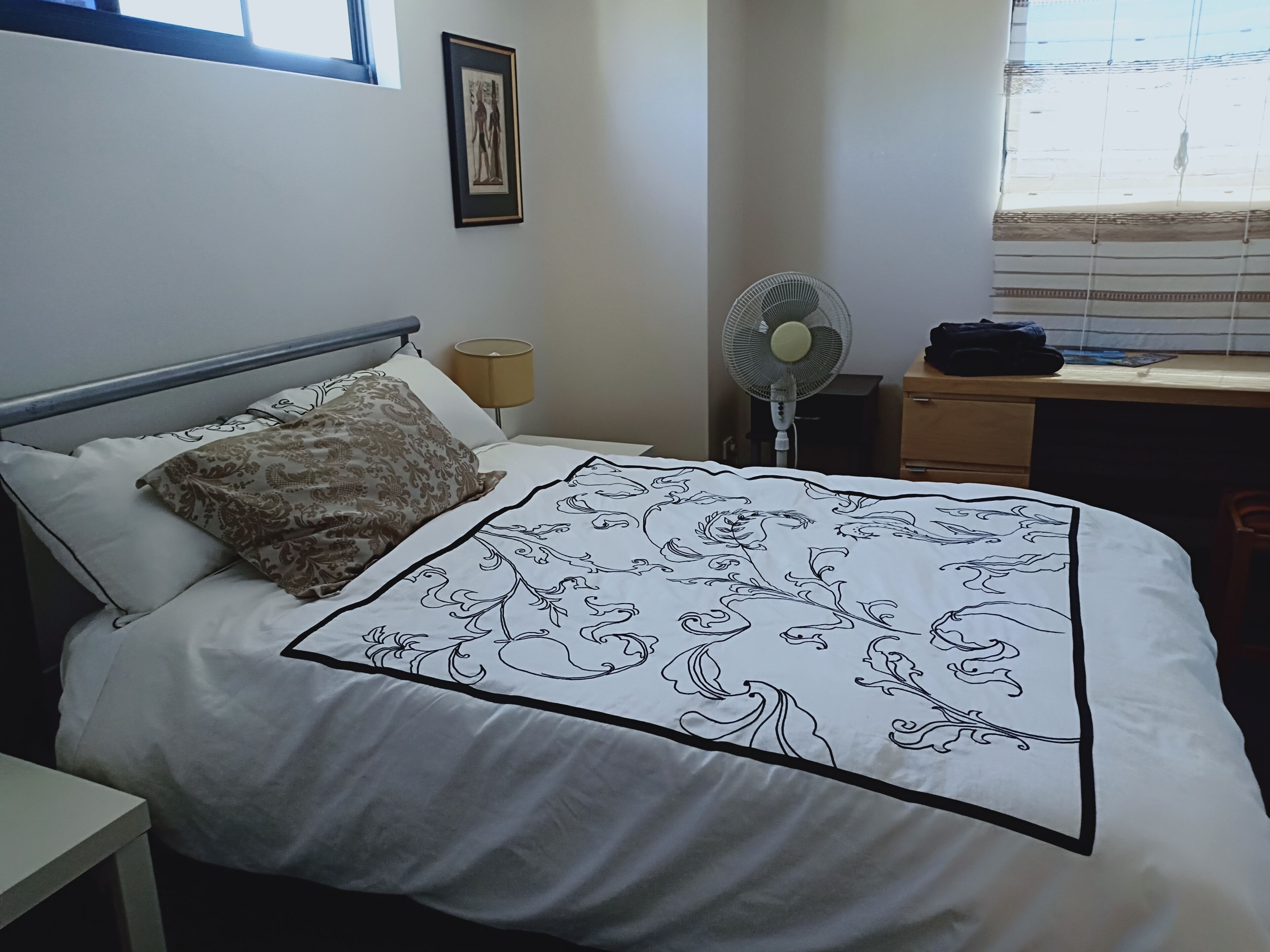 Modern Melville Plaza Townhouse close to Swan River and Port beach. — image 16