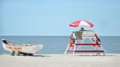 Beautiful 6 BR House in center of  Historic District 1 Block to Beach  