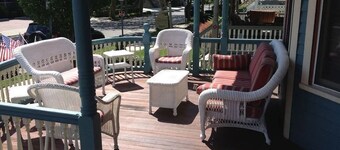 Beautiful 6 BR House in center of  Historic District 1 Block to Beach  