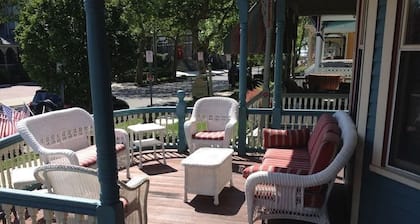 Beautiful 6 BR House in center of Historic District 1 Block to Beach